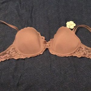 Tan Chantelle t-shirt bra